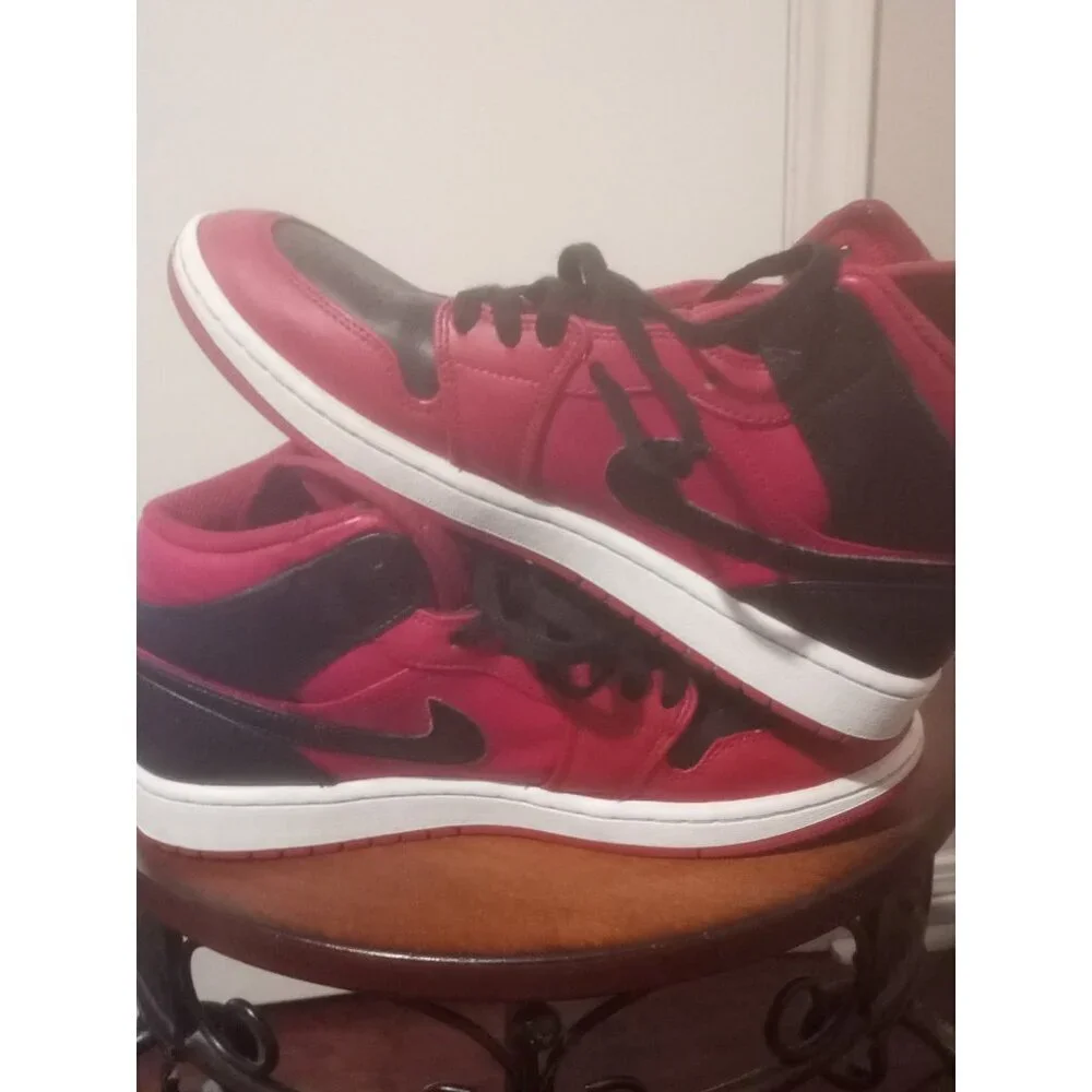 Size 8.5 Nike Air Jordan 1 Mid Bred Black Red 554724-660 Men Retro OG
